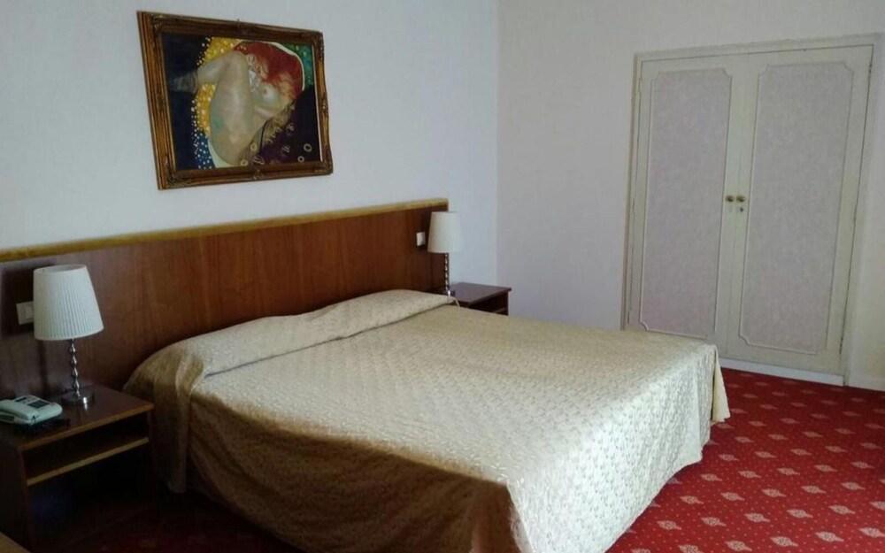 Grand Hotel Regina Salsomaggiore Salsomaggiore Terme Ngoại thất bức ảnh